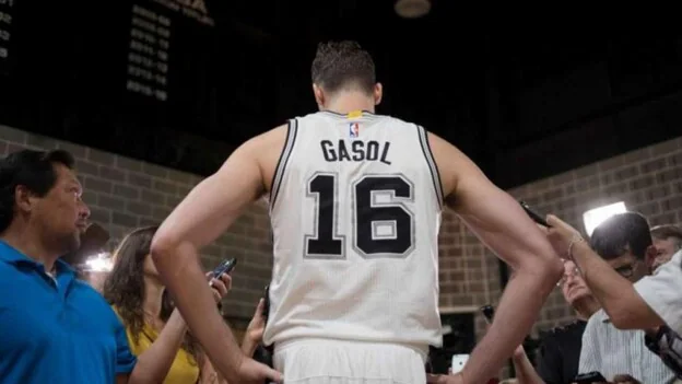 Pau Gasol renueva con San Antonio Spurs