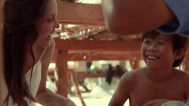 Angelina Jolie acusada de crueldad infantil