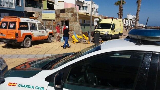 Muere un varón en la Playa de Arinaga y otro en el Muelle de Radazul