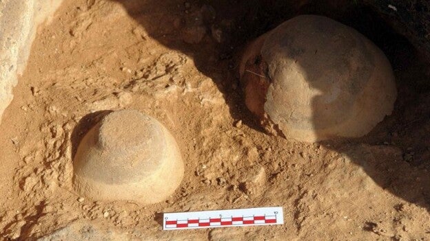 Recuperan dos vasijas prehistóricas en Las Bobias