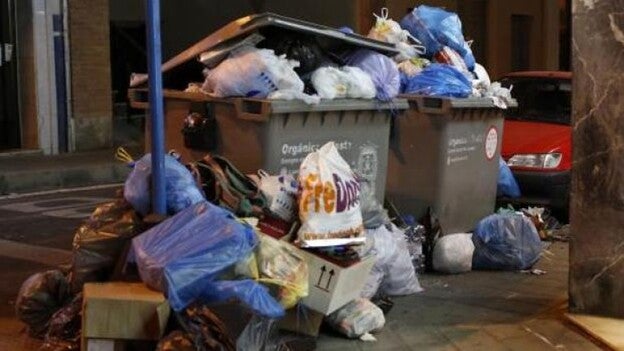 Investigan el hallazgo de un cráneo humano en un contenedor