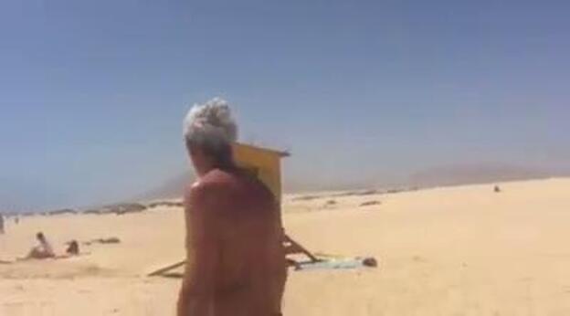 Muere tras ser rescatado del agua en apuros con su hijo