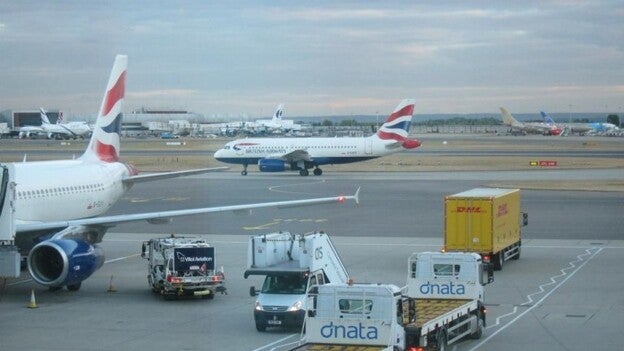 Aumentan las detenciones de personas ebrias en aeropuertos británicos