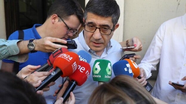 El PSOE, la sociedad "está reclamando un pacto constitucional"