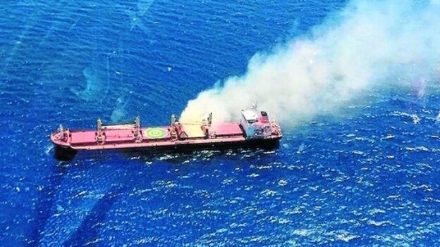 El ‘Cheshire’ continúa a la deriva a la espera de un plan