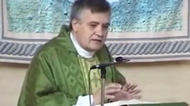 Un cura carga contra Colau por el atentado