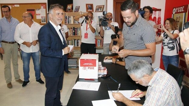 El PSOE espera que la ejecutiva integre ‘familias’ y territorios