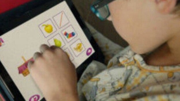 Crean una app que ayuda a leer a niños con síndrome de Down