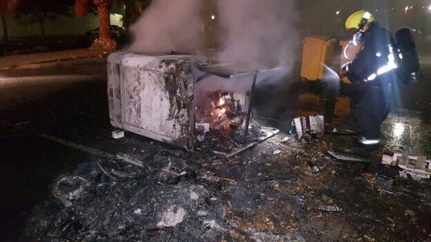 Queman contenedores en varias zonas de Agaete