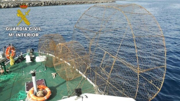 Retiran doce jaulas de pesca de grandes dimensiones al este de Lanzarote