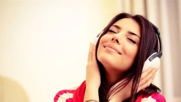 Escuchar música 'feliz' mejora la creatividad