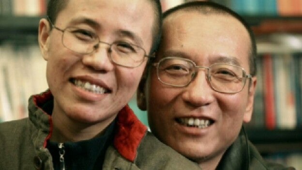 China mantiene a la viuda del nobel bajo vigilancia en Pekín