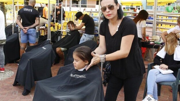 Cortes de pelo solidarios en Las Canteras