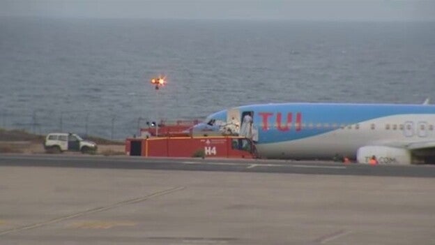 Cierran el aeropuerto de Fuerteventura al reventar la rueda de un avión