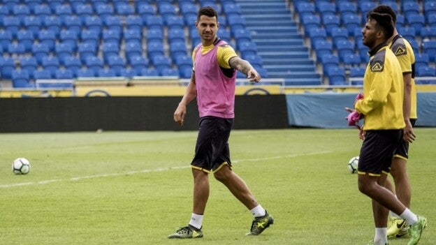 Ramírez cree que el Sevilla no paga por Vitolo por «mala fe»