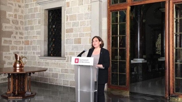 Colau advierte a Rajoy de que si "arrasa" Cataluña, los demás dialogarán