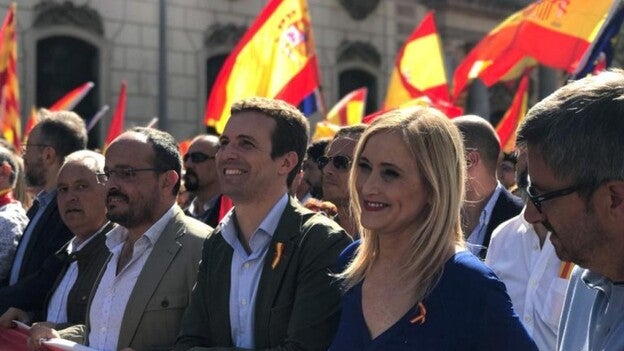 Casado a Puigdemont: «Puede acabar como Companys»