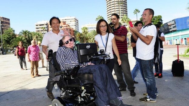 Stephen Hawking saluda la «nueva era» de la física
