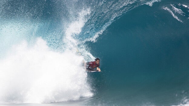 Seis canarios contra una ola internacional