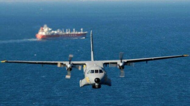 Rescatan a tres tripulantes de un velero a 250 millas de Canarias