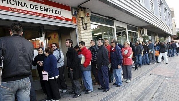 Los trabajadores afectados por ERE bajan
