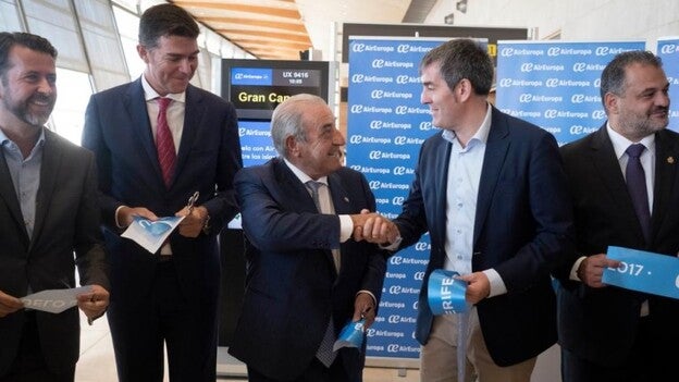 Hidalgo aboga por una "tarifa única justa" entre Península y Canarias