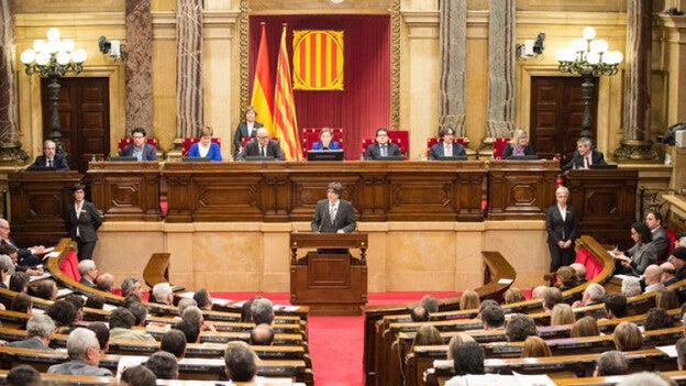El Constitucional suspende la declaración de independencia de Cataluña