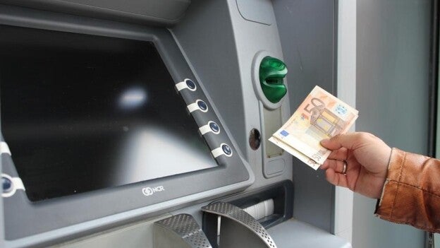 Alertan de un 'malware' capaz de extraer dinero en efectivo de los cajeros automáticos