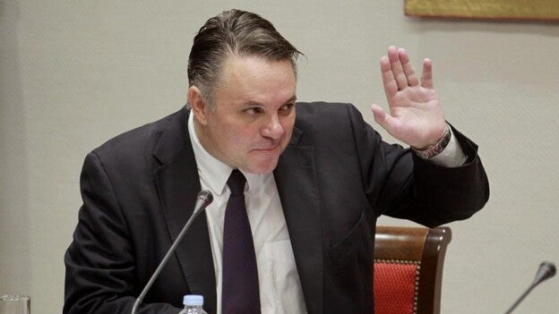 La oposición, salvo el PSOE, pide el cese de Negrín