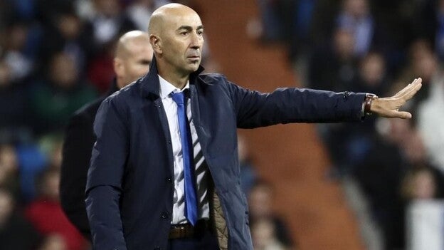 Pako Ayestarán continúa (por ahora)