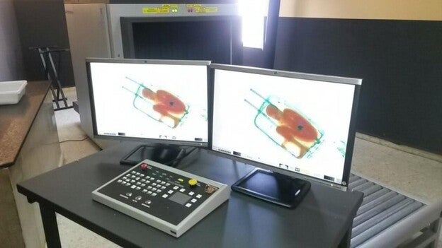 Adou, el niño de la maleta, no acude al juicio