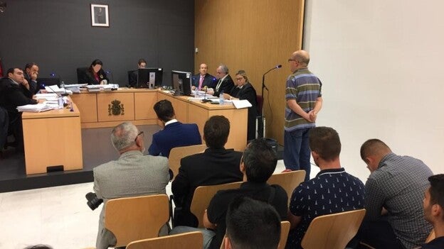 «Se masajeaba sus partes frente al agente, chulesco»