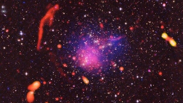 El cúmulos de galaxias chocan entre sí a 4.000 millones de años luz