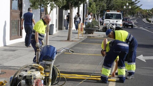 El personal de Arrecife reclama el cobro de las horas extras