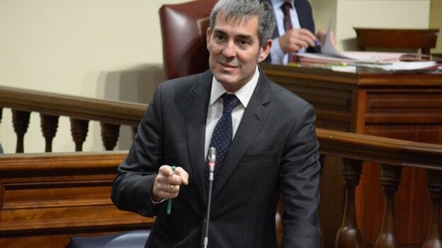 Clavijo no quiere trasladar a la «batalla política» la subida de salarios