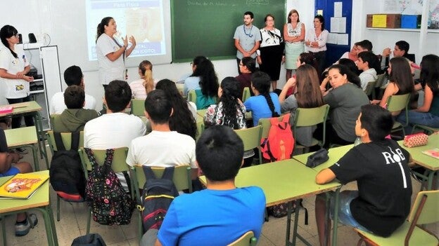 Personal especializado imparte el programa de salud escolar del Sur