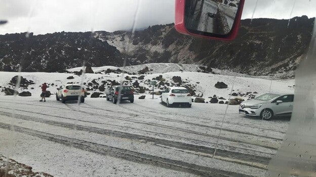 El Teide se tiñe de blanco