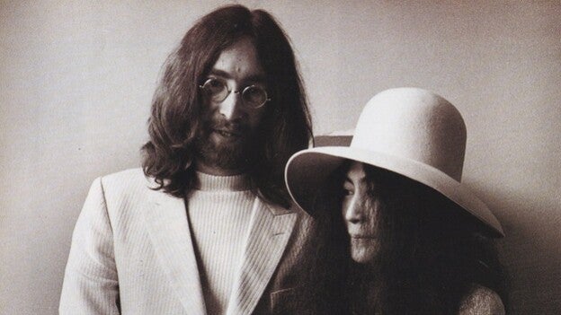Un detenido vinculado al robo de John Lennon a Yoko Ono