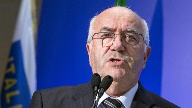 Tavecchio, presidente de la Federación italiana, dimite de su cargo