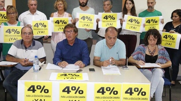 Los docentes no universitarios de Las Palmas se suman al 4% para Educación