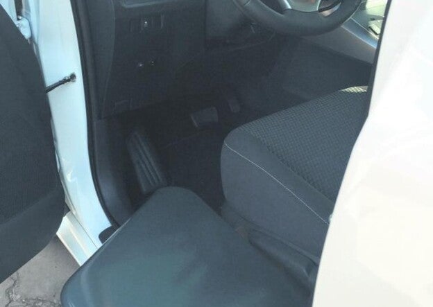 Problema añadido: carencia de coches de autoescuela adaptados