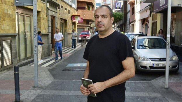 El canario Pedro Flores gana el Premio Nacional de Poesía José Hierro