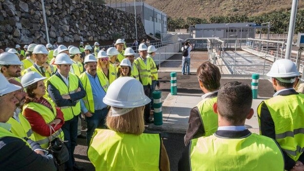 Clavijo hace entrega de la depuradora Valle de Guerra