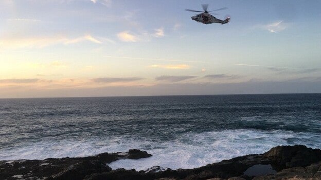 Reanudan la búsqueda del hombre caído al mar