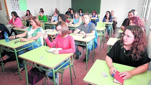 Movilización docente contra la «criba de interinos bestial»