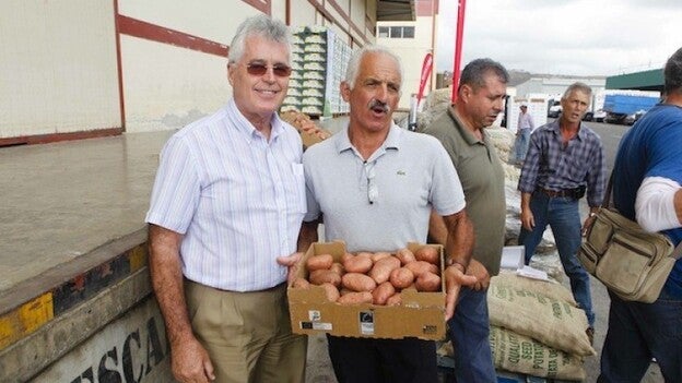 SPAR Gran Canaria entrega semillas de papas a diez agricultores