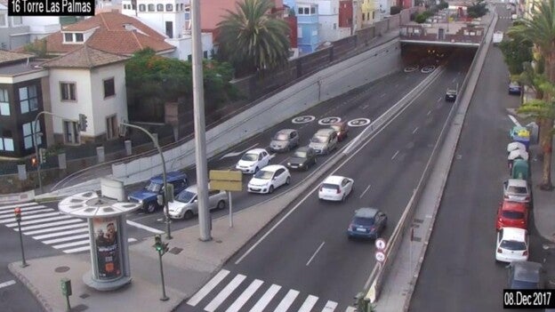 Colisiona contra la mediana de los túneles Luengo y triplica la tasa de alcoholemia