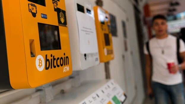 El bitcóin se dispara más del 10 % tras su debut