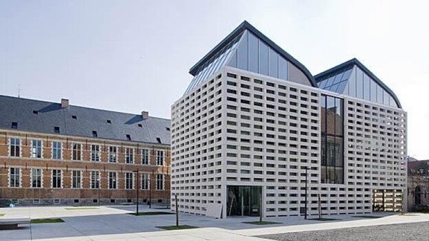 El Gobierno convoca tres becas de postgrado para estudiar en centro europeos