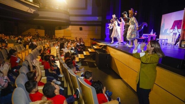 La ratita presumida cambia las clases por el teatro